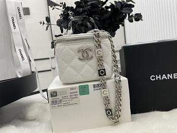 Chanel Vanity Case White Caviar White Silver 11x8.5x7cm