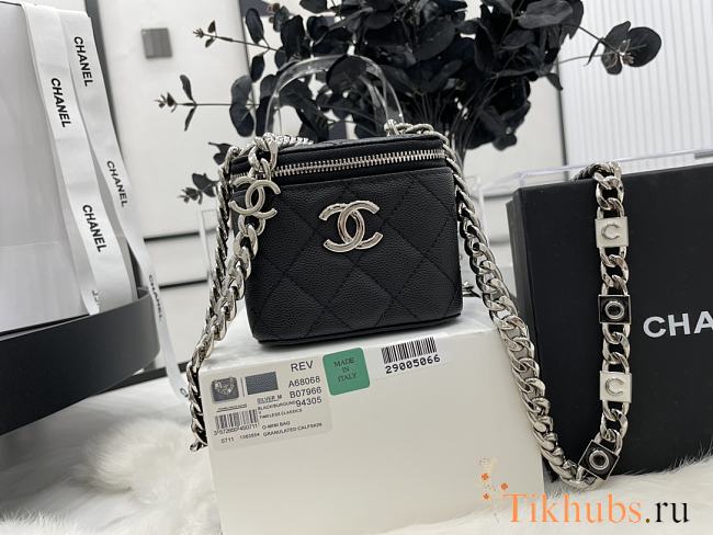 Chanel Vanity Case White Caviar Black Silver 11x8.5x7cm - 1