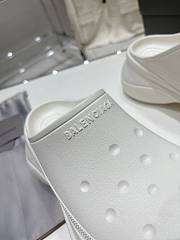 Balenciaga Women'S Crocs Mule In White - 5