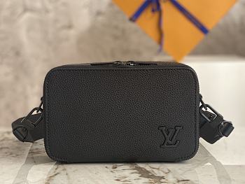 Louis Vuitton Alpha Wearable Black 18.5 x 11 x 6.5 cm