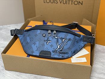 Louis Vuitton LV Discovery Bumbag Abyss Blue 44 x 15 x 9 cm