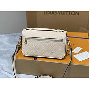 Louis Vuitton LV Pochette Métis East West Creme Bag 21.5x6x13.5cm - 3