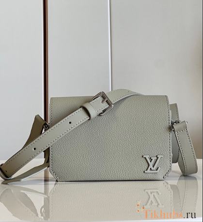 Louis Vuitton LV Fastline Green Sage 17.3 x 12 x 7 cm - 1