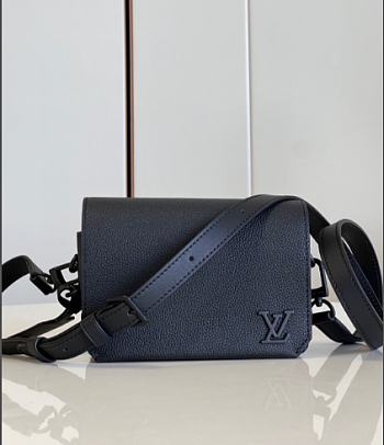 Louis Vuitton LV Fastline Black 17.3 x 12 x 7 cm