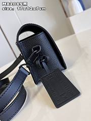 Louis Vuitton LV Fastline Black 17.3 x 12 x 7 cm - 6