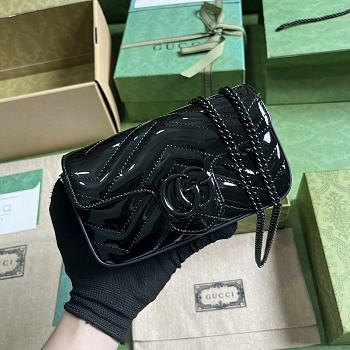Gucci GG Marmont Patent Super Mini Bag Black 16.5x10x4.5cm