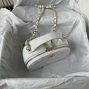 Chanel Clutch With Chain White 16x12x6cm - 3