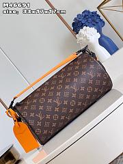 Louis Vuitton LV Soft Polochon MM 33 x 17 x 17 cm - 5