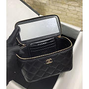 Chanel Vanity Case with Chain in Black Lambskin 17x9.5x8cm - 3