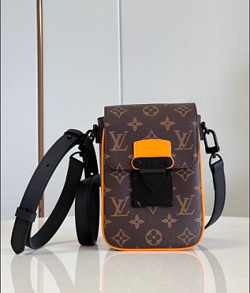 Louis Vuitton LV S-Lock Vertical Wearable Wallet 12 x 19 x 7 cm