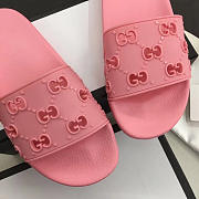 Gucci Women's Rubber GG Slide Sandal Pink - 2