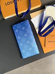 Louis Vuitton LV Brazza Wallet Monogram Clouds 10 x 19 x 2 cm - 4