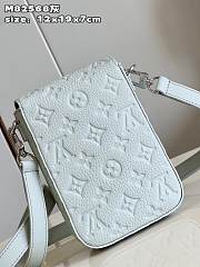 Louis Vuitton LV S-Lock Grey 12x19x7cm - 3