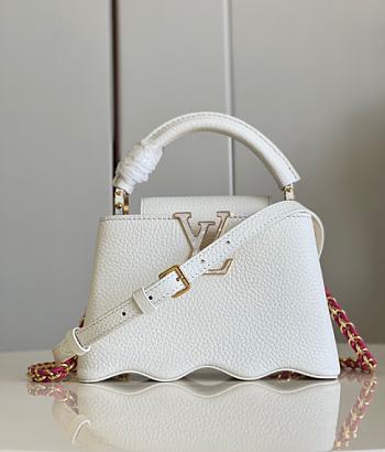 Louis Vuitton LV Capucines Mini Snow White 22 x 14 x 7.5 cm