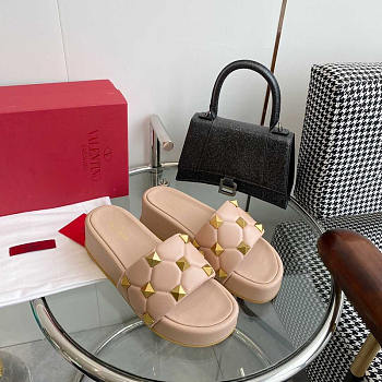 Valentino Garavani Roman Stud Leather Platform Sandals Pink