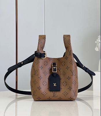 Louis Vuitton LV Shoulder Bag 17x17x7cm