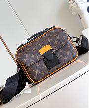 Louis Vuitton LV S-Lock Messenger Radiant Sun 22 x 18 x 8 cm - 1