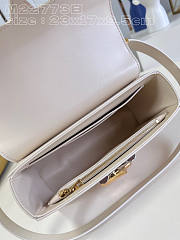 Louis Vuitton LV Twist White MM 23 x 17 x 9.5 cm  - 6