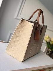 Louis Vuitton LV Onthego Giant Monogram Leather Cream MM 35 x 28 x 15 cm  - 4