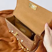 Valentino Garavani Roman Stud Bag Gold 25x16x10cm - 4