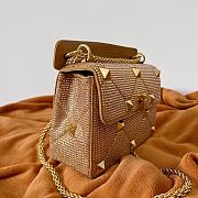 Valentino Garavani Roman Stud Bag Gold 25x16x10cm - 2