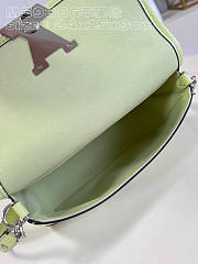 Louis Vuitton LV Buci Epi Green 24.5 x 15.5 x 9 cm - 5