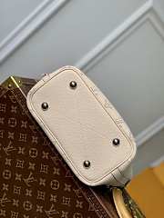 Louis Vuitton LV Blossom PM Bag Beige 20 x 20 x 12.5 cm - 4