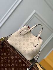 Louis Vuitton LV Blossom PM Bag Beige 20 x 20 x 12.5 cm - 3