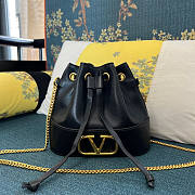 Valentino Mini Bucket Bag Vlogo Sigbature Chain Black 20x18x7cm - 1