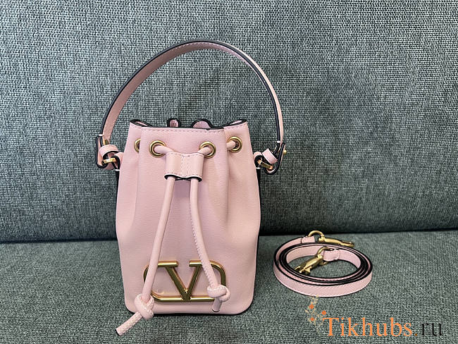 Valentino Mini Vlogo Signature Bucket Bag Nappa Leather Pink 12x18x10cm - 1