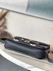 LV Pochette Metis Black and Beige 25x19x7cm - 3