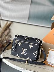 LV Pochette Metis Black and Beige 25x19x7cm - 2