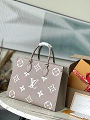 Louis Vuitton LV OnTheGo MM Grey 35 x 27 x 14 cm - 3