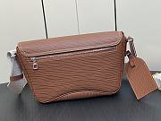 Louis Vuitton LV Montsouris Messenger A05 34 x 19 x 11 cm - 5