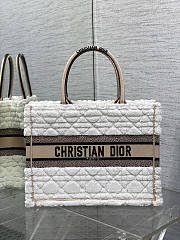 Dior Medium Book Tote Ice Cannage Shearling 36 x 27.5 x 16.5 cm - 1