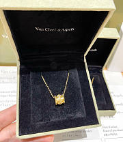 Van Cleef & Arpels Gold Necklace 01 - 1