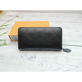 Louis Vuitton LV Zippy Wallet Mahina Black 19.5 x 10.5 x 2.5 cm