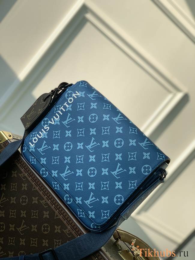 Louis Vuitton LV District PM Atlantic Blue 26 x 20 x 7 cm - 1