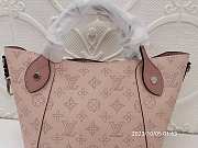 Louis Vuitton LV Tote Hina Monogram PM Pink 23x21x13cm - 2