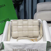 Bottega Veneta Padded Cassette Leather Shoulder Bag White 26x18x8cm - 3