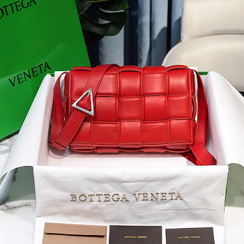 Bottega Veneta Padded Cassette Leather Shoulder Bag Red 26x18x8cm