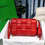 Bottega Veneta Padded Cassette Leather Shoulder Bag Red 26x18x8cm - 5