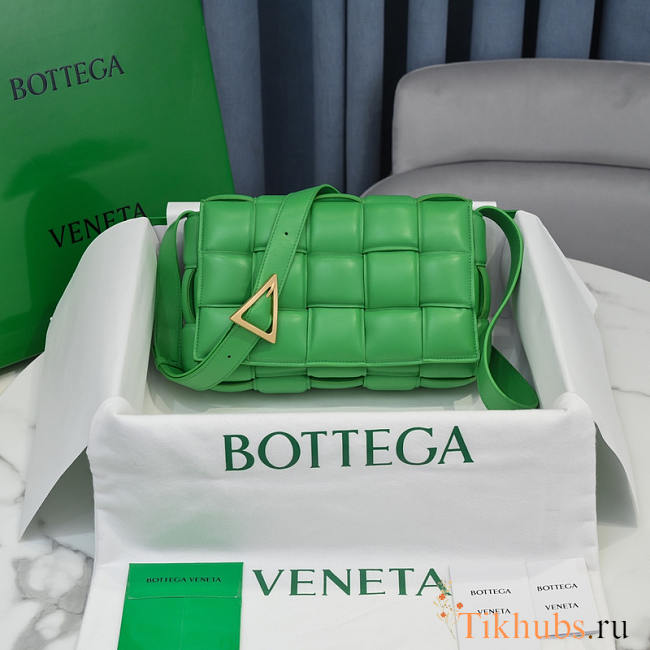 Bottega Veneta Padded Cassette Leather Shoulder Bag Green 26x18x8cm - 1