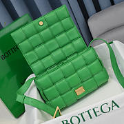 Bottega Veneta Padded Cassette Leather Shoulder Bag Green 26x18x8cm - 5