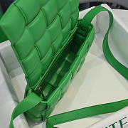 Bottega Veneta Padded Cassette Leather Shoulder Bag Green 26x18x8cm - 4