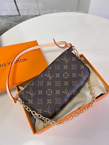 Louis Vuitton LV Pochette Accessoires Monogram 23.5 x 13.5 x 4 cm