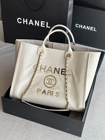 Chanel Shopping Bag White Size 40 x 31 x 21 cm