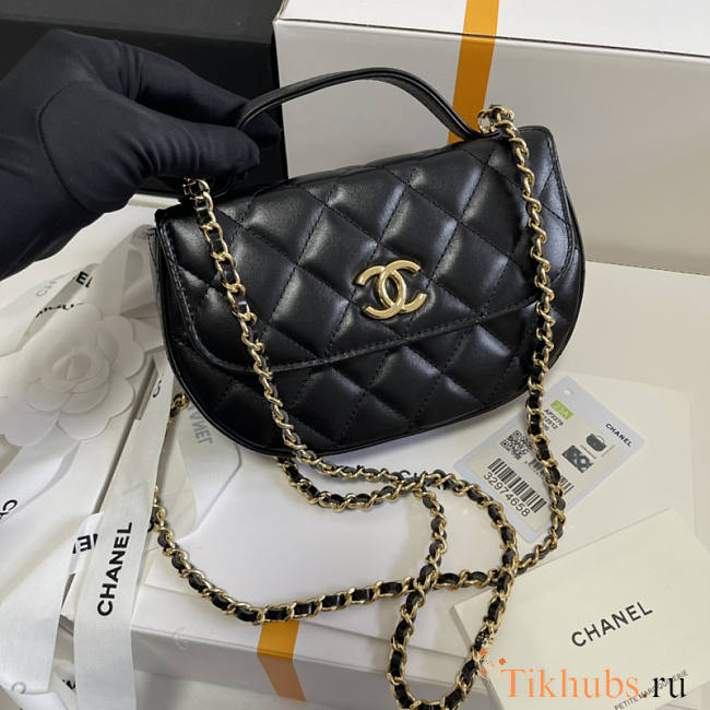 Chanel Flap Bag Black Lambskin Gold 19x11x3.5cm - 1