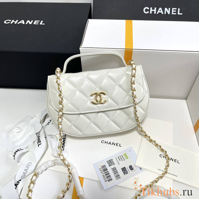 Chanel Flap Bag White Lambskin Gold 19x11x3.5cm - 1