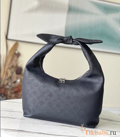 Louis Vuitton LV Why Knot MM Black 36 x 43 x 15 cm - 1